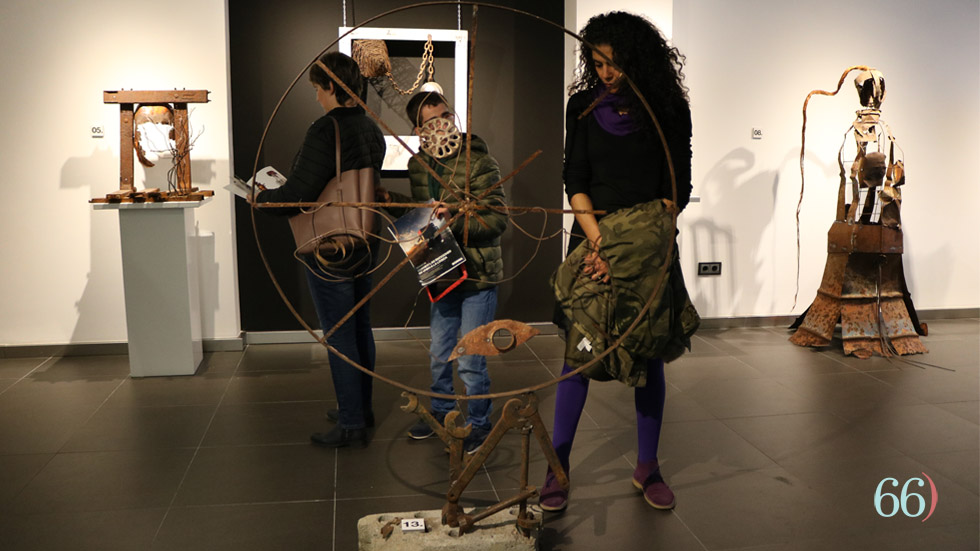 Visitants a l'exposició de Mutua Levante
