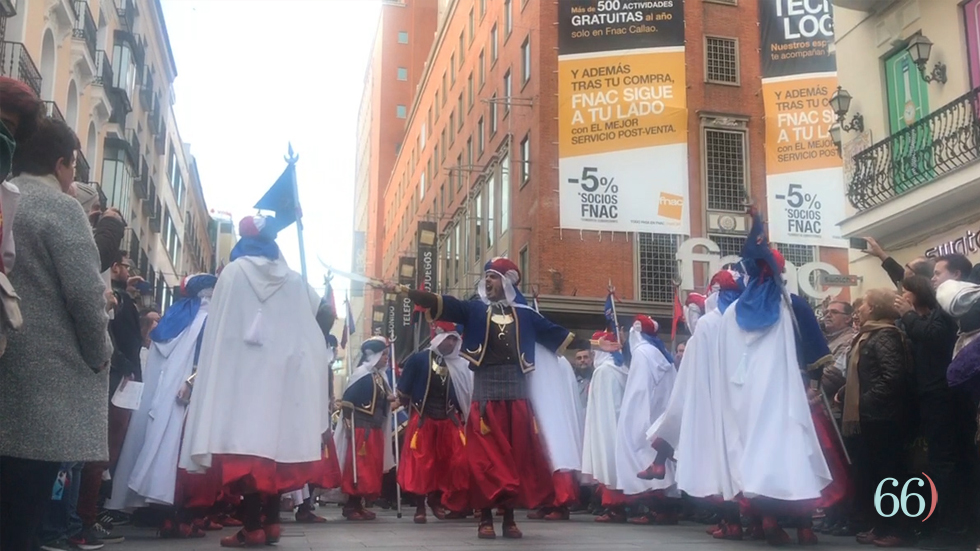 Bequeteros de Cocentaina desfilando por Madrid