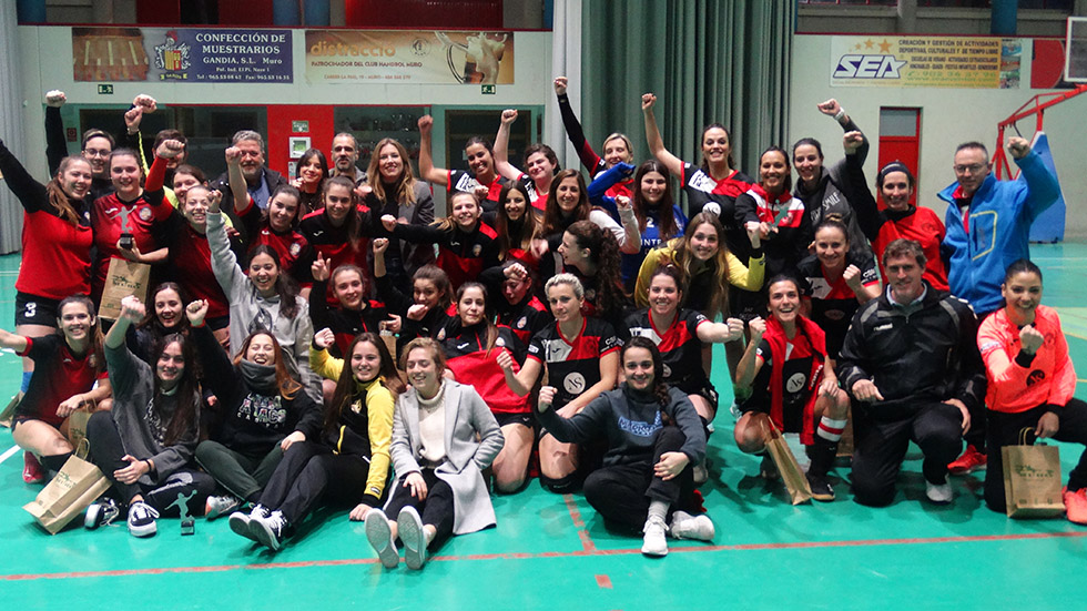 Participants en el triangular