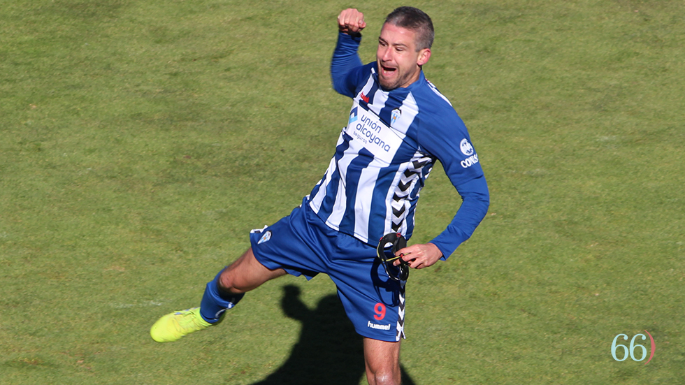 Pau Franch celebra el primer gol
