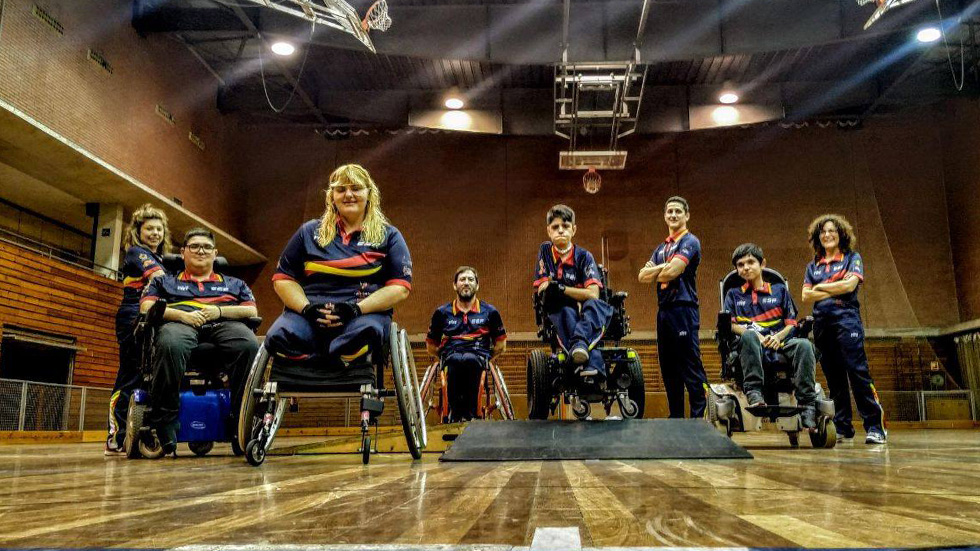 M&ordf; Jos&eacute; Albero en la parte delantera de la imagen junto a sus compa&ntilde;eros