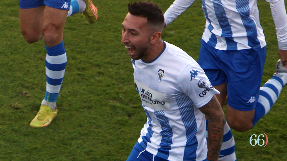Fran Varela celebrando un gol de Alcaina