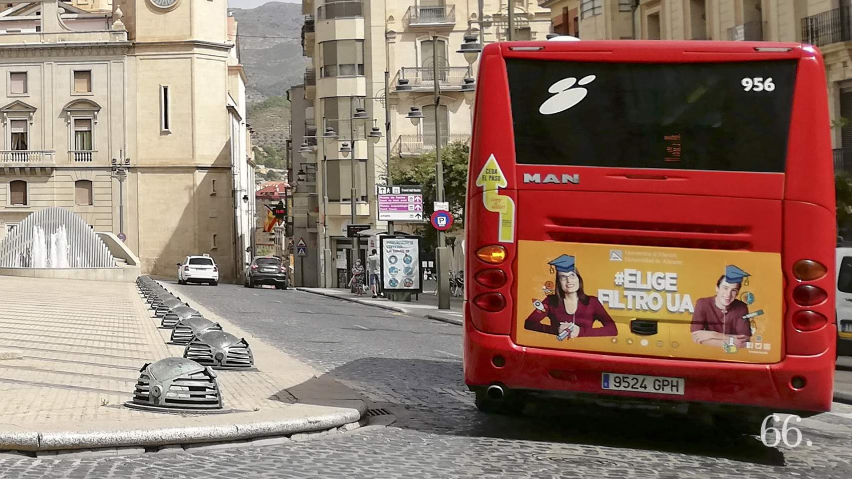 Bus urbano en la Plaça d'Espanya