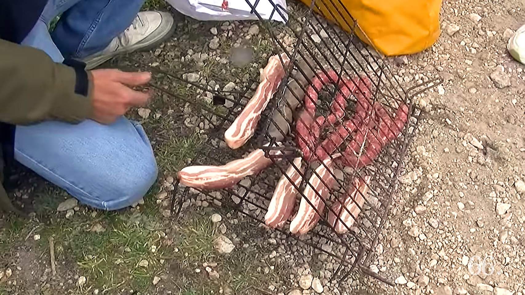 Carne en una parrilla en el paraje de Sant Antoni