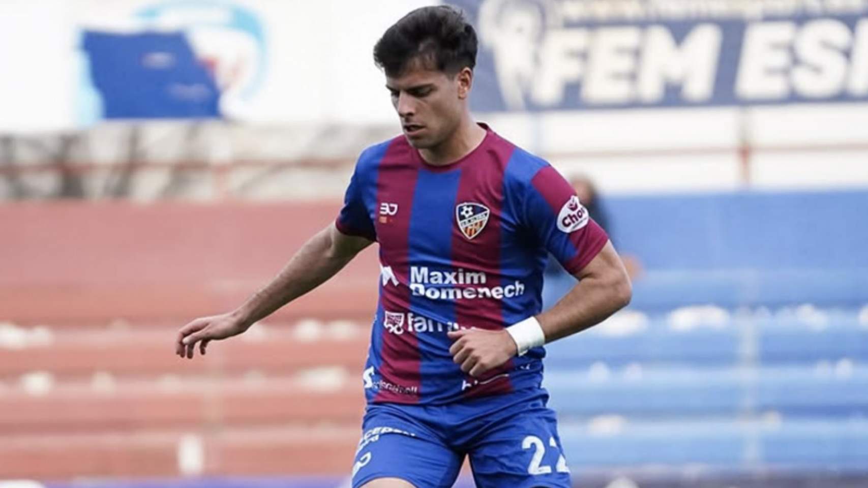L’Alcoyano fitxa Rubén Carretero, alcoià que s’estrena amb la camiseta blanc-i-blava
