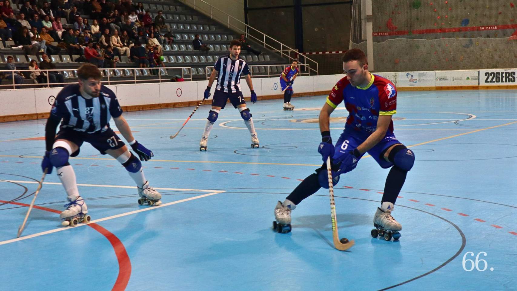 Duel en la part central de la classificació entre Alcodiam i Voltregà