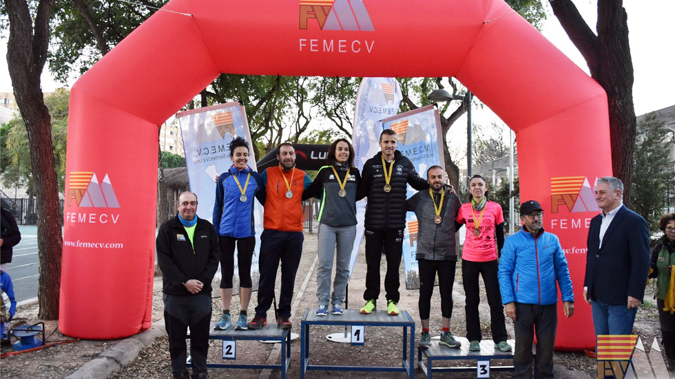 Los tres alcoyanos en el podio de la primera prueba de la Marcha Nórdica de Valencia