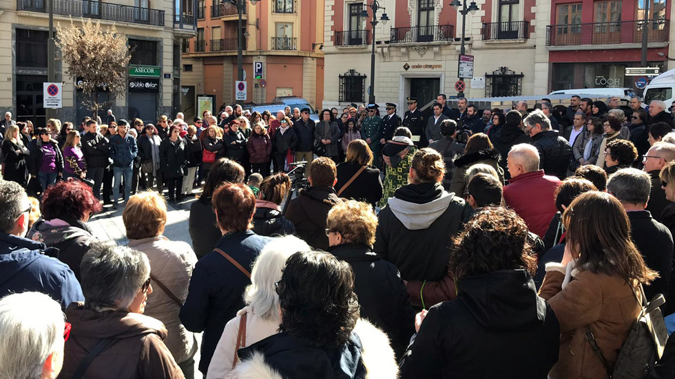 Minuto de silencio en la Plaza España de Alcoy