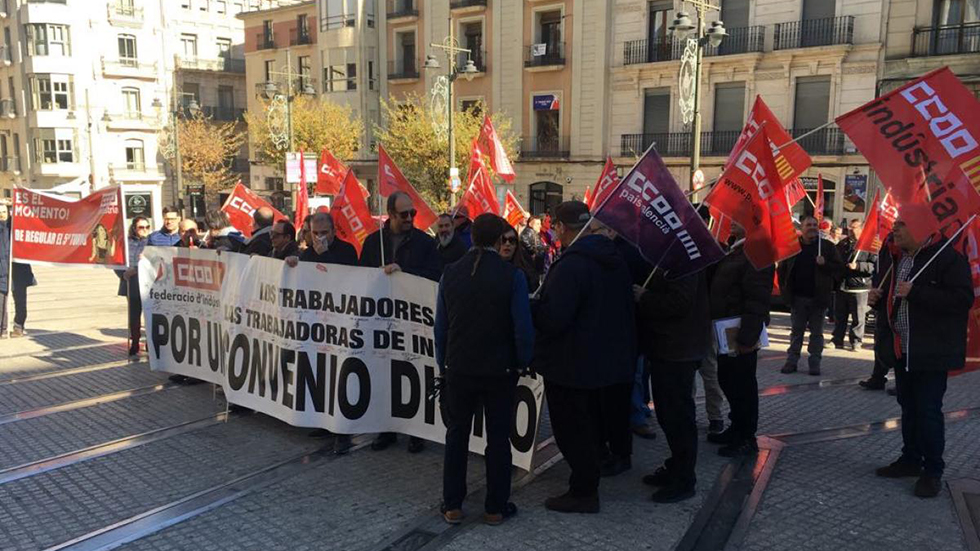Movilización de CCOO en la plaza de España