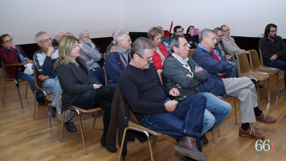 asistentes a una asamblea de Guanyar