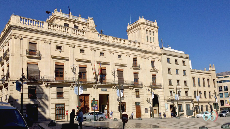 Plaza de España y ayuntamiento