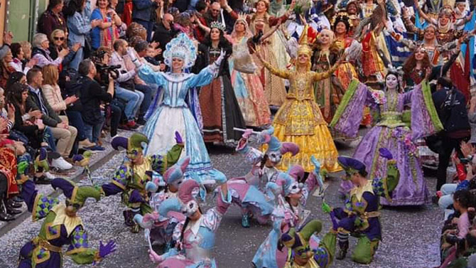 'Reines' en les Festes d'Alcoi