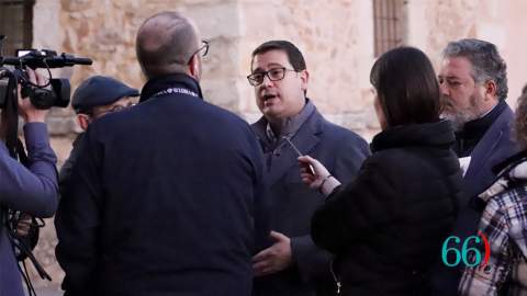 Manifestació per retard del nou col·legi del Bracal a la plaça del Matzem de Muro