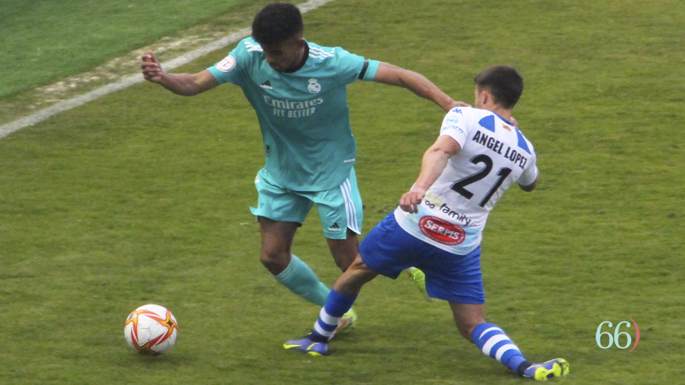Ángel López frente al Castilla en El Collao