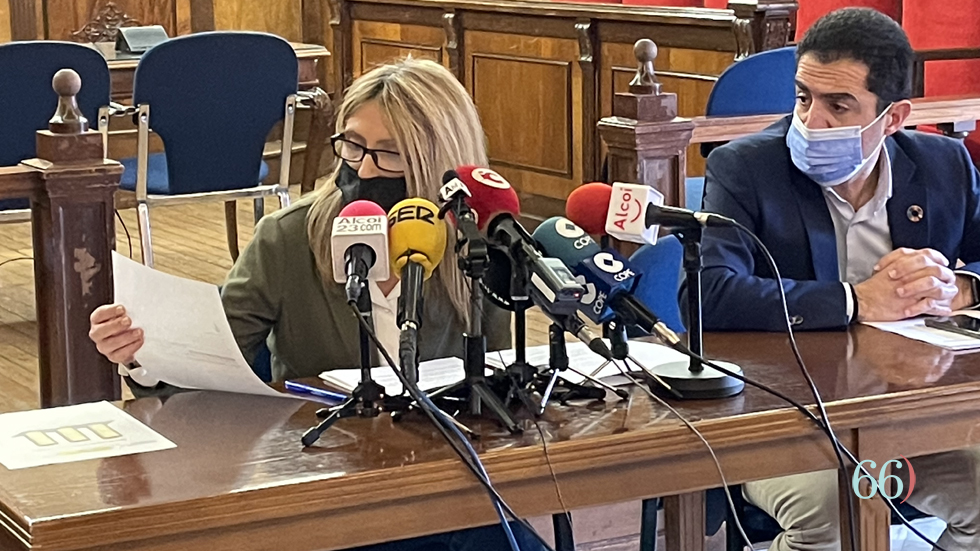 Vanessa Moltó y Antonio Francés en la presentación del presupuesto municipal // Foto: SBG