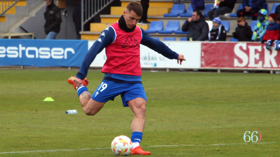 Alcaina en un calentamiento previo a un partido