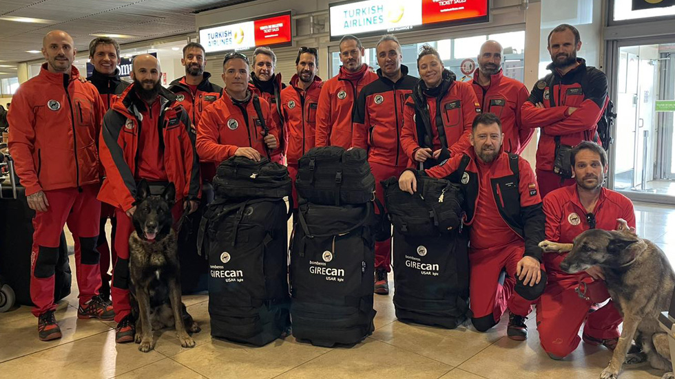 Sergio Pérez y Titán, abajo a la derecha / Foto: FB Bomberos Griecan