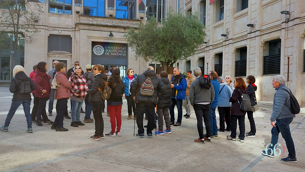 Grupo turístico en Ferrándiz y Carbonell