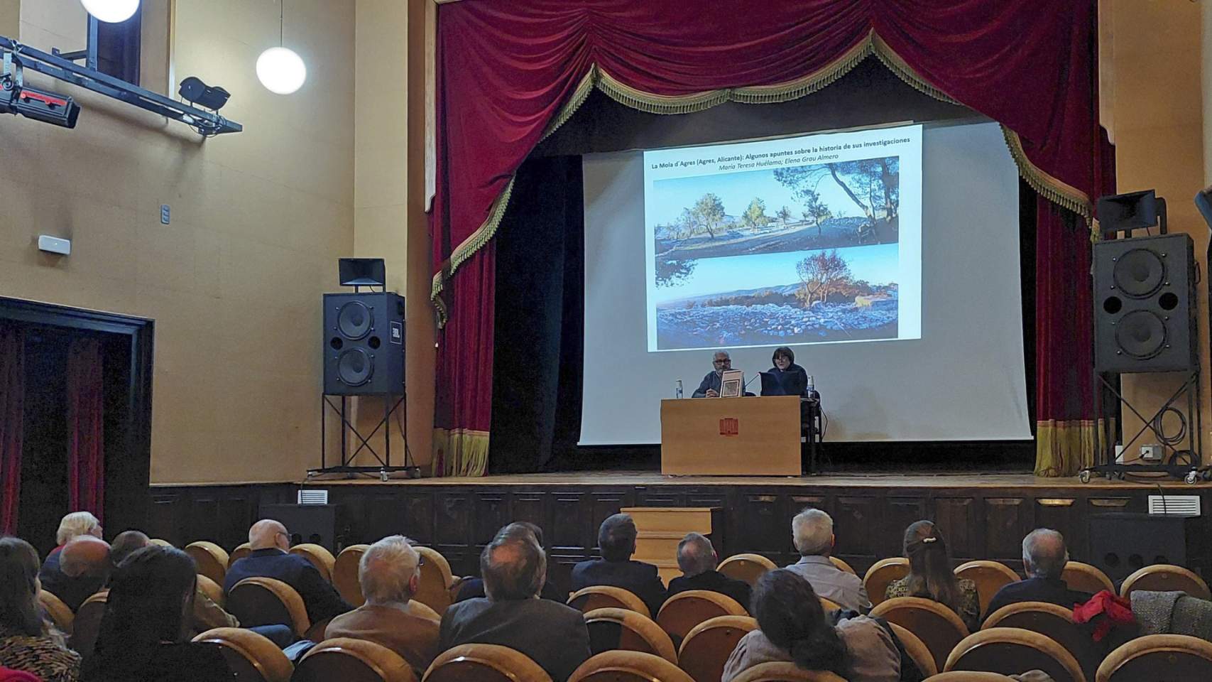 Presentaci&oacute; de la revista en el Centre Cultural Mario Silvestre