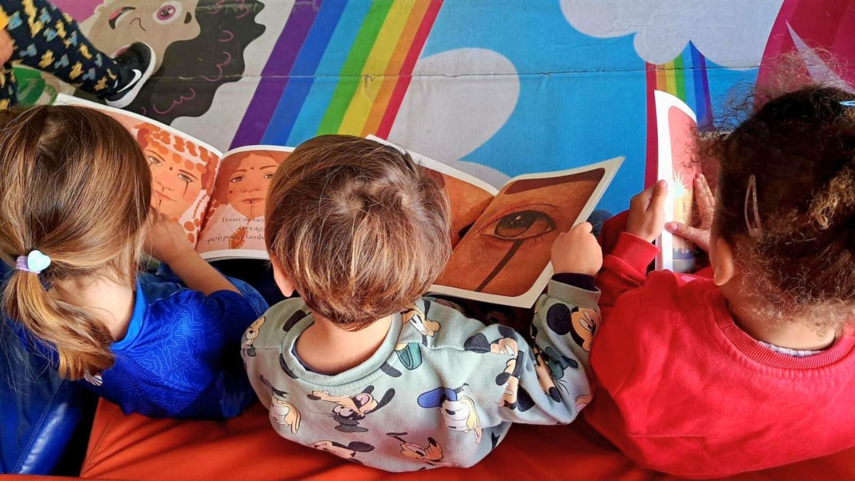 Els menuts llegint / Foto: FM