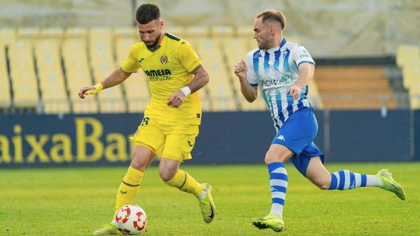 Joseda Menargues con el balón / Foro: instagram CDA