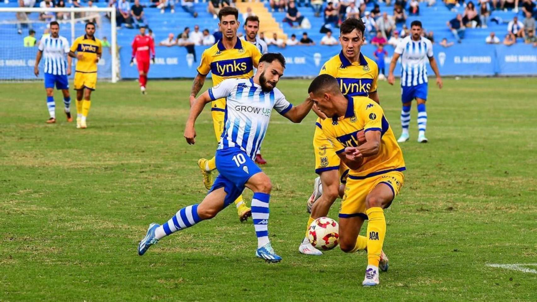 José Lara, en un lance durante el partido de la primera vuelta en Alcoy / Foto CDA
