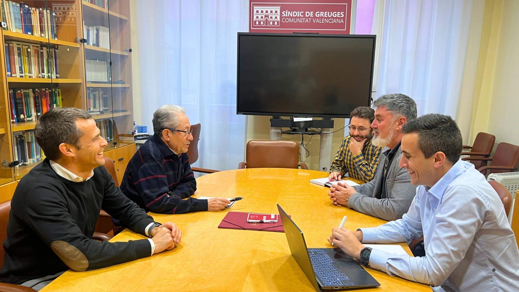 Ángel Luna amb Sergi Silvestre, Vicent Molina i els tècnics / Foto ADM