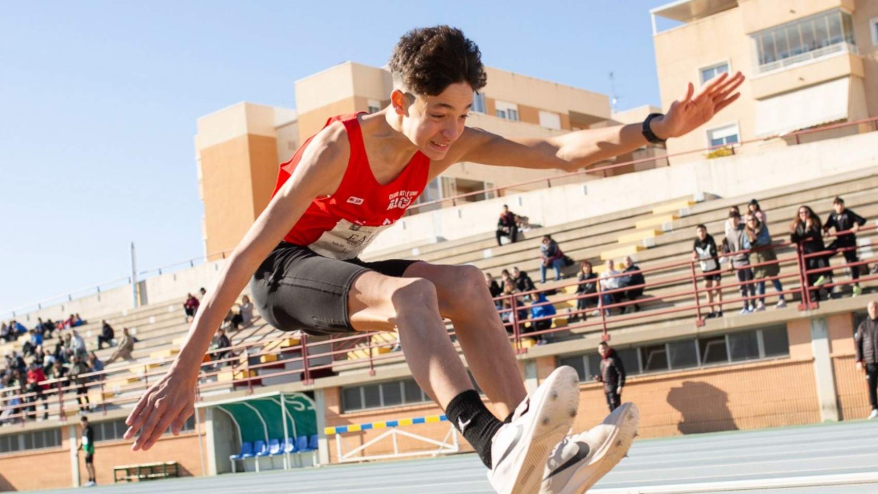 Marcos Carrión en la prueba de salto de longitud / Foto Jorge Massanet