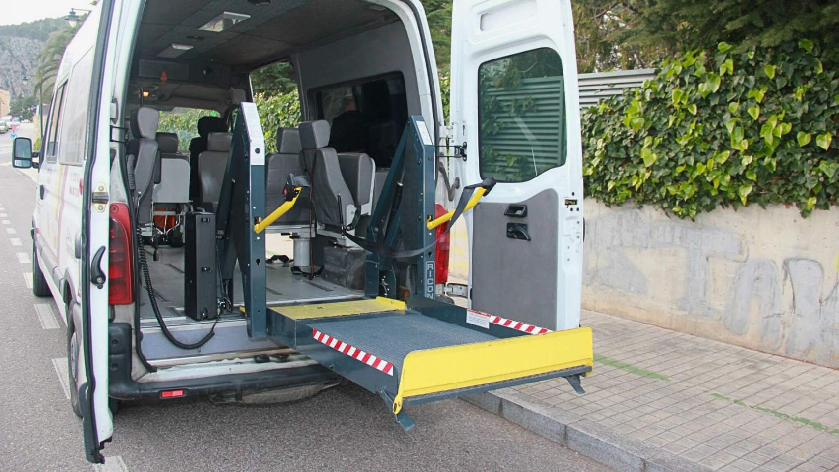 Un dels vehicles adaptats de l'empresa SADA