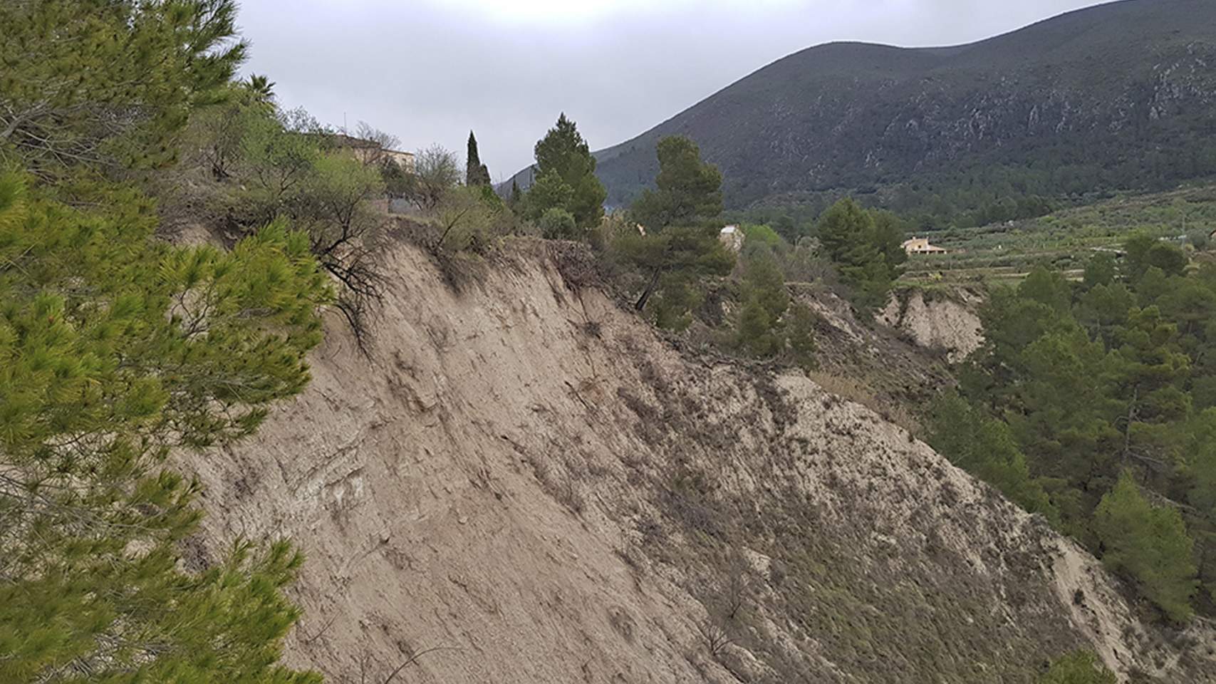 Els veïns de Benillup demanen implicació personal al president de la Generalitat per al problema del Barranc de Caraita