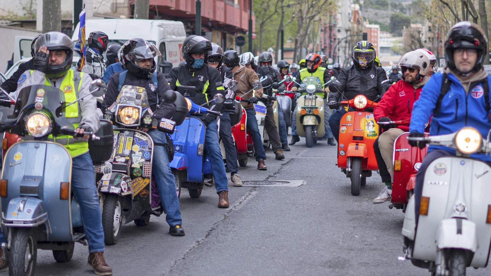 Reuni&oacute; de Vespes a Alcoi