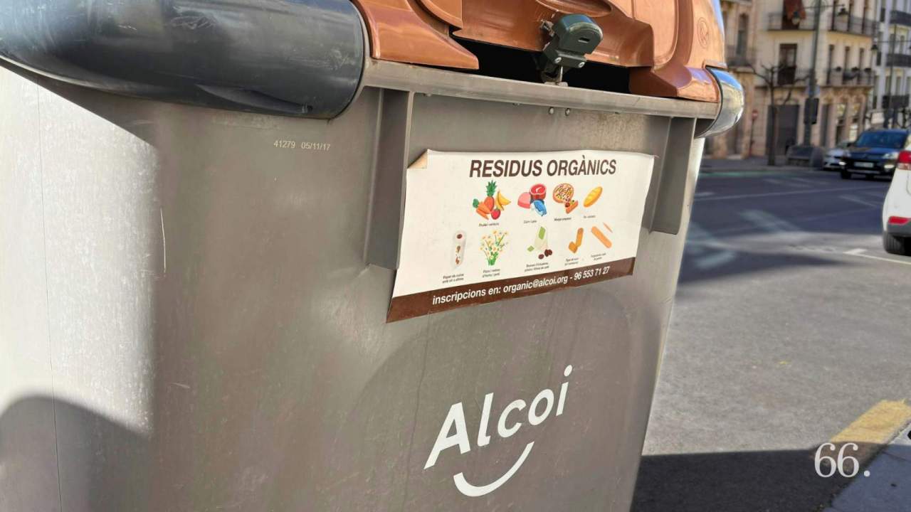 Vidres, refrescos i bolquers no van al contenidor marr&oacute;