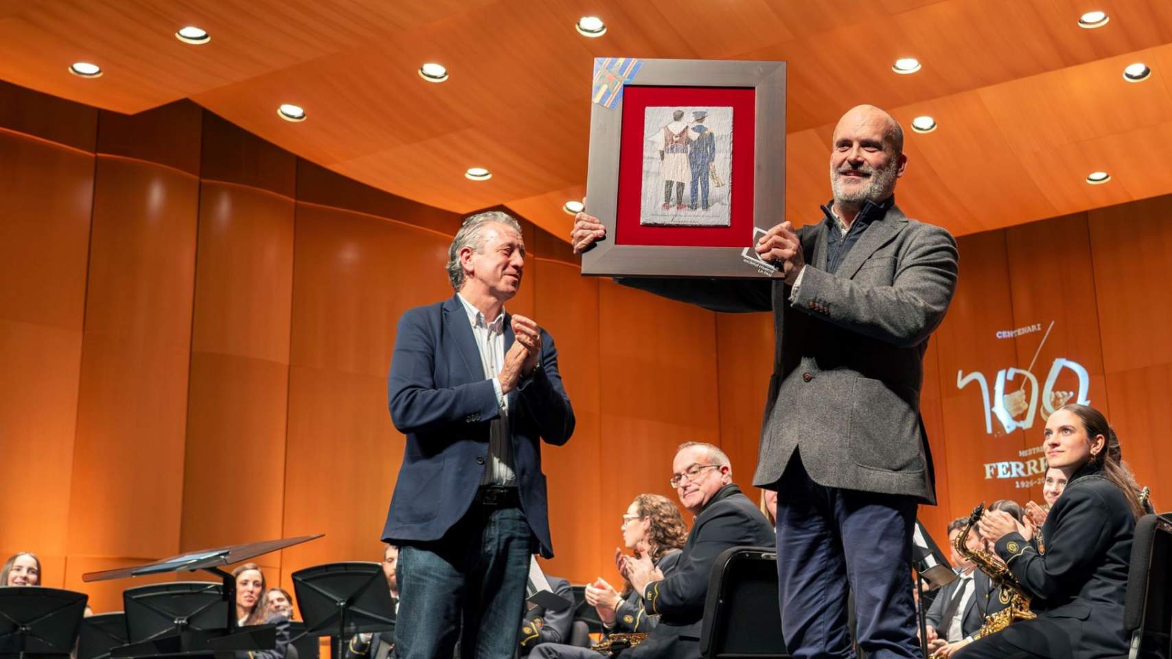 Marxes, pasdobles i emoció obrin el Centenari de Ferrero