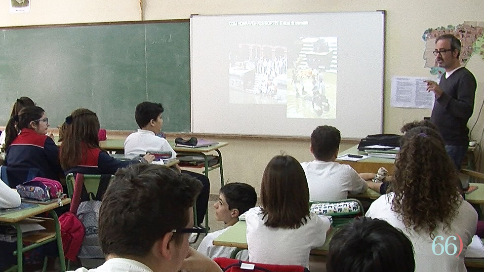 Alumnes de les Esclaves en una de les classes