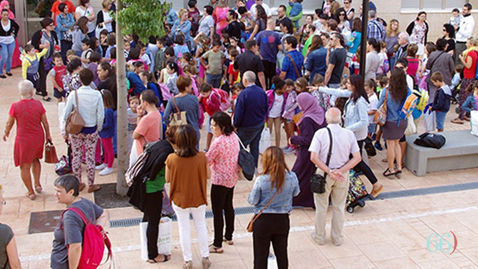 A les portes d'una escola