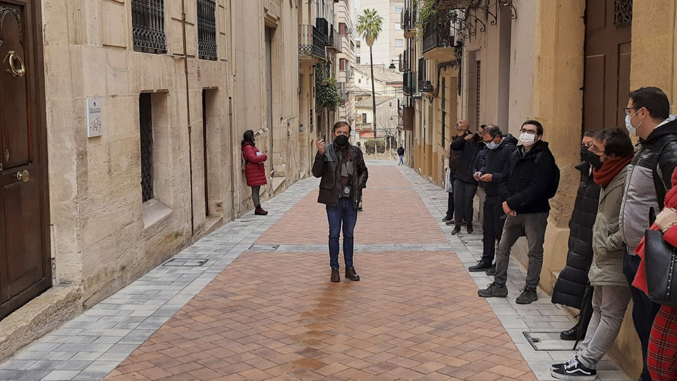 Gabriel Guillem en una ruta per Alcoi
