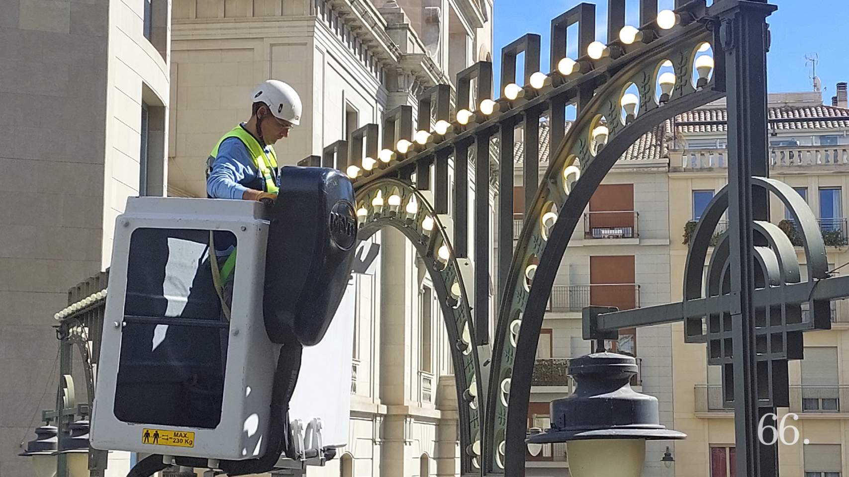 Operari treballant en l'Enramada en Sant Tomàs / Foto GLC