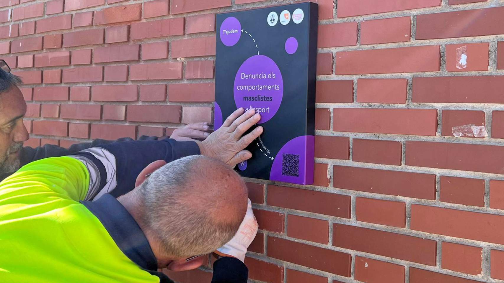 Panel QR en el polideportivo Francisco Laporta