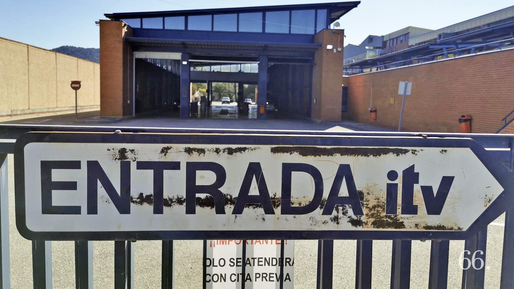 Entrada a la ITV de Alcoy