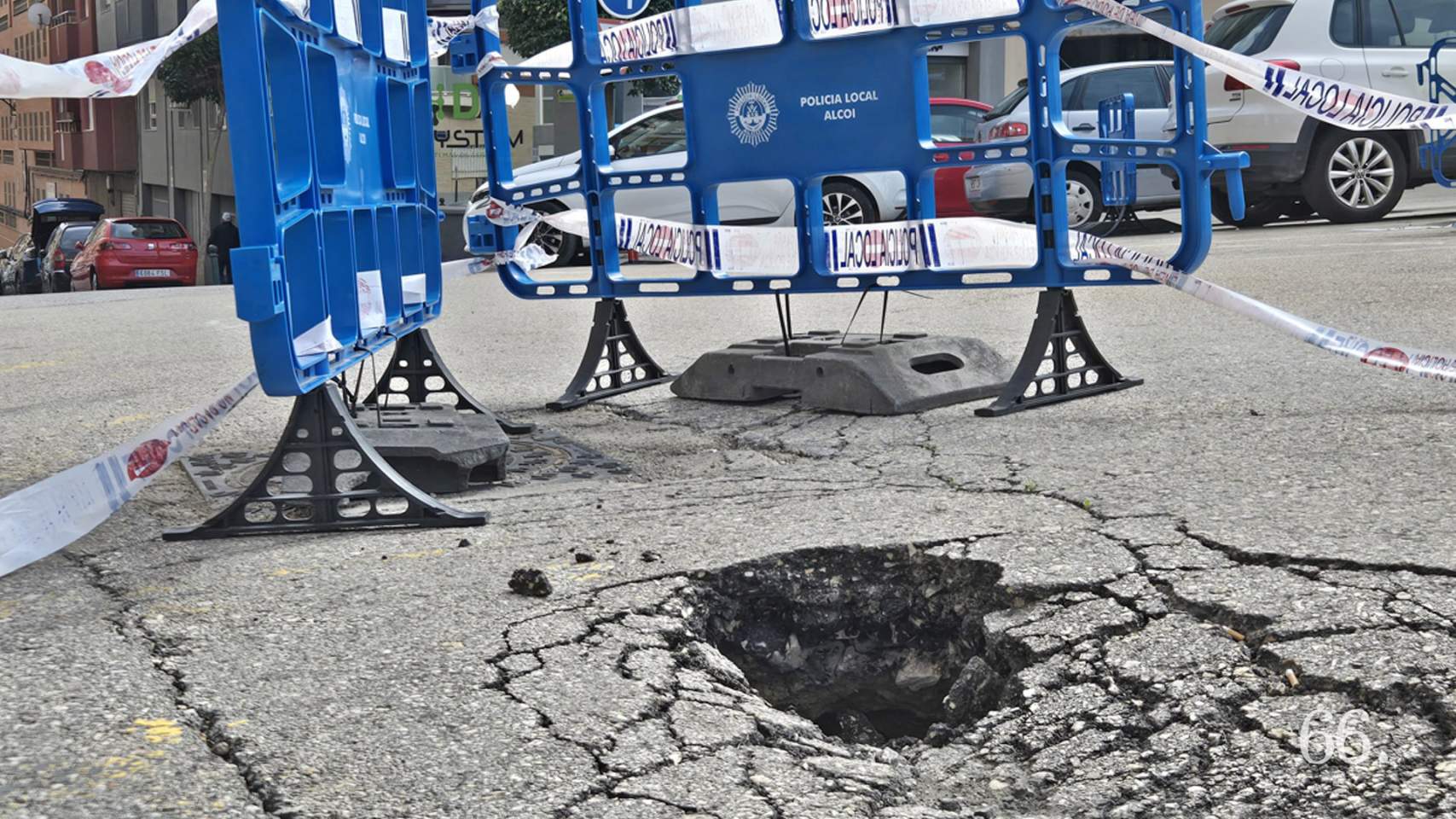 Socavón en la calle Llibertat