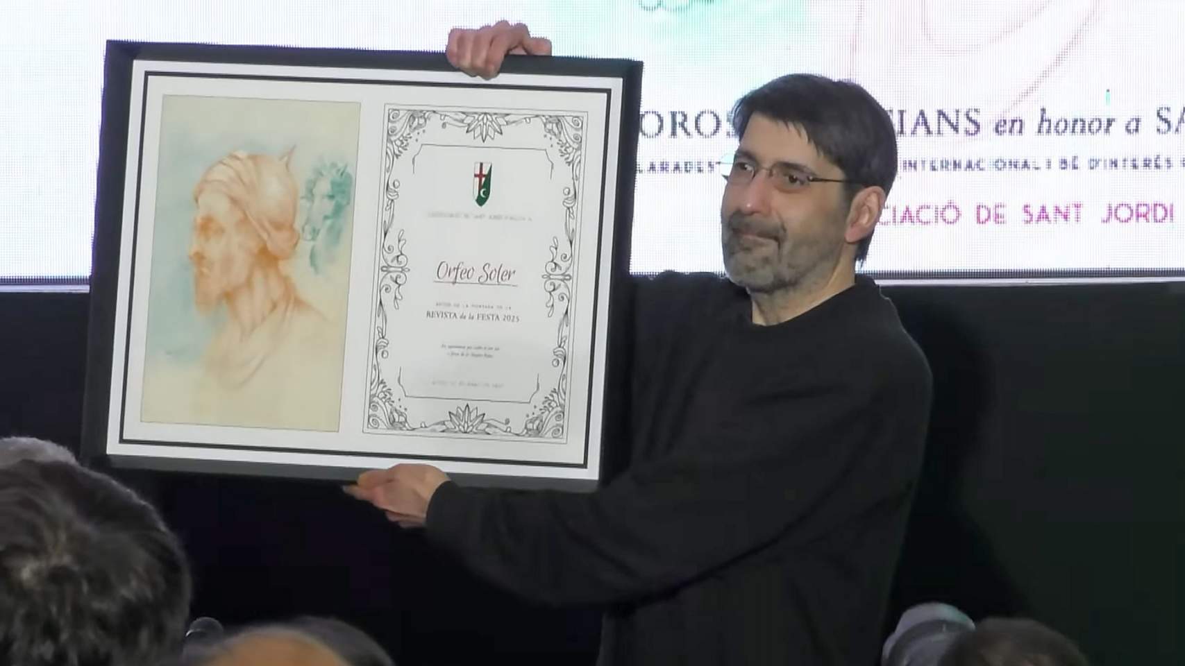 Orfeo Soler amb la portada de la revista
