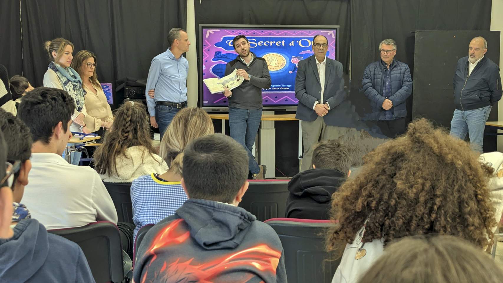 Visita de l'Alferes Cristià i els Contrabandistes al Tomás Llácer