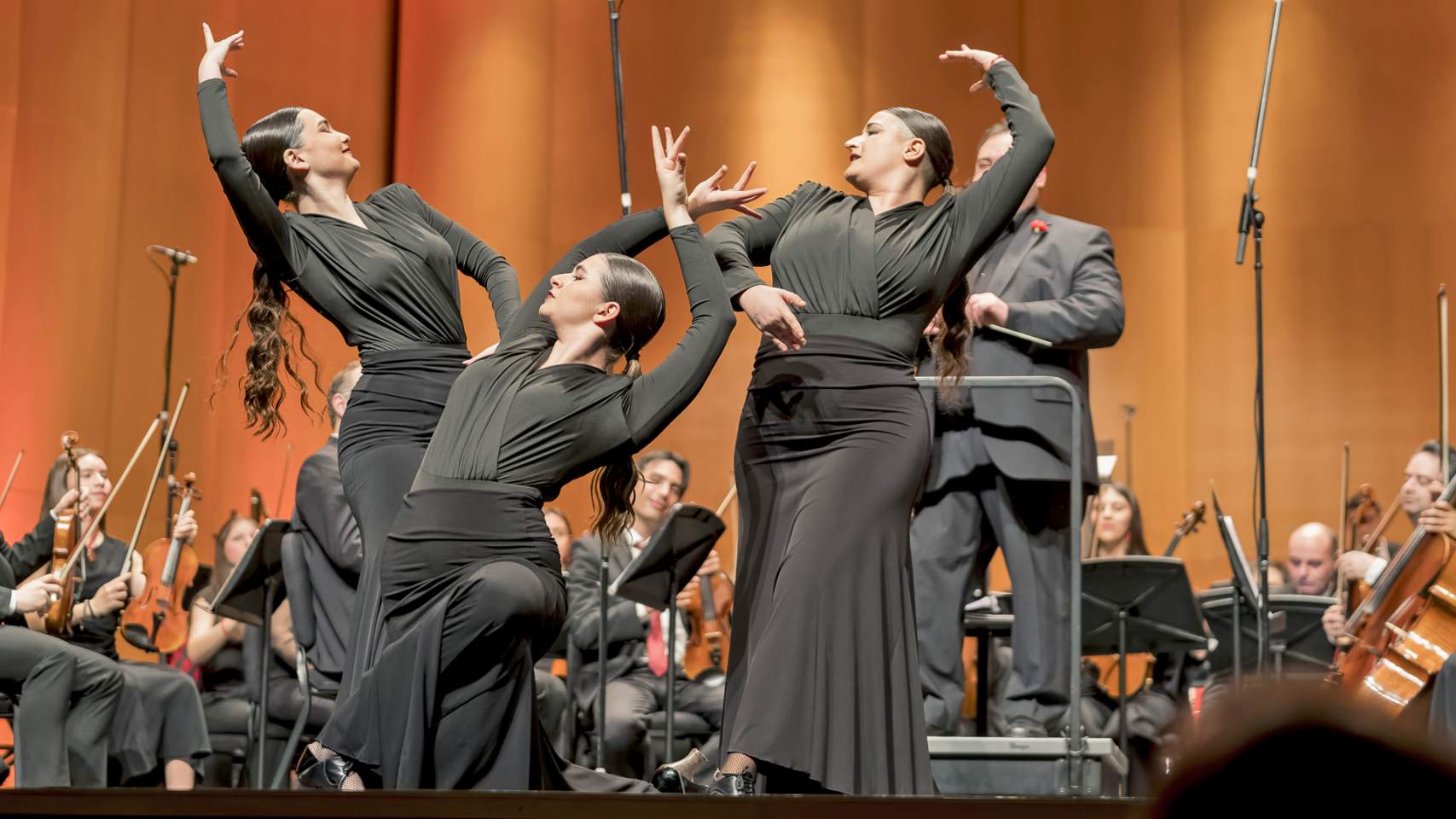 Pentagrames en clau contrabandista per una causa solidària