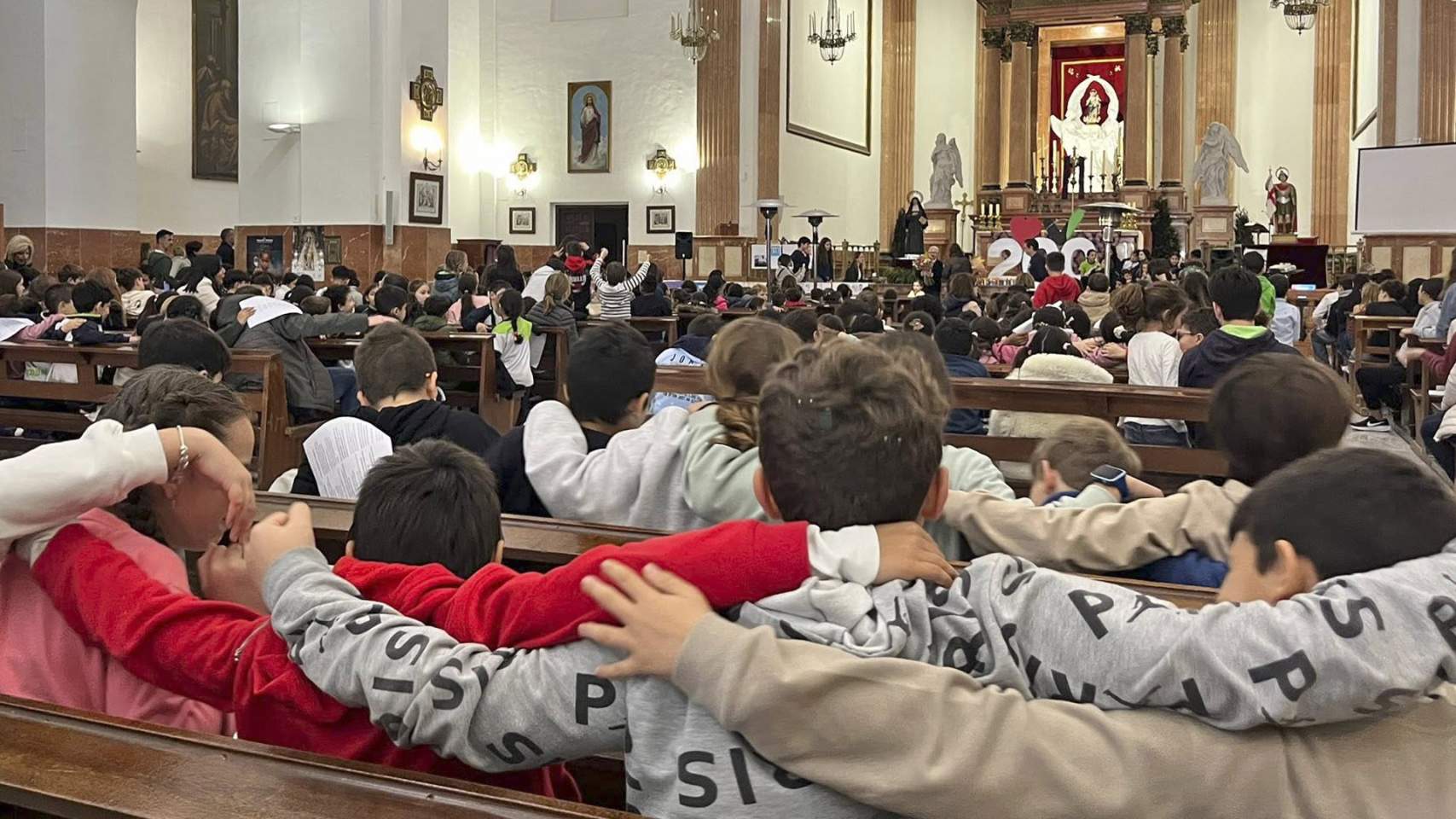 El col·legi Carmelitas Vedruna celebra el bicentenari de la fundació de les Carmelites