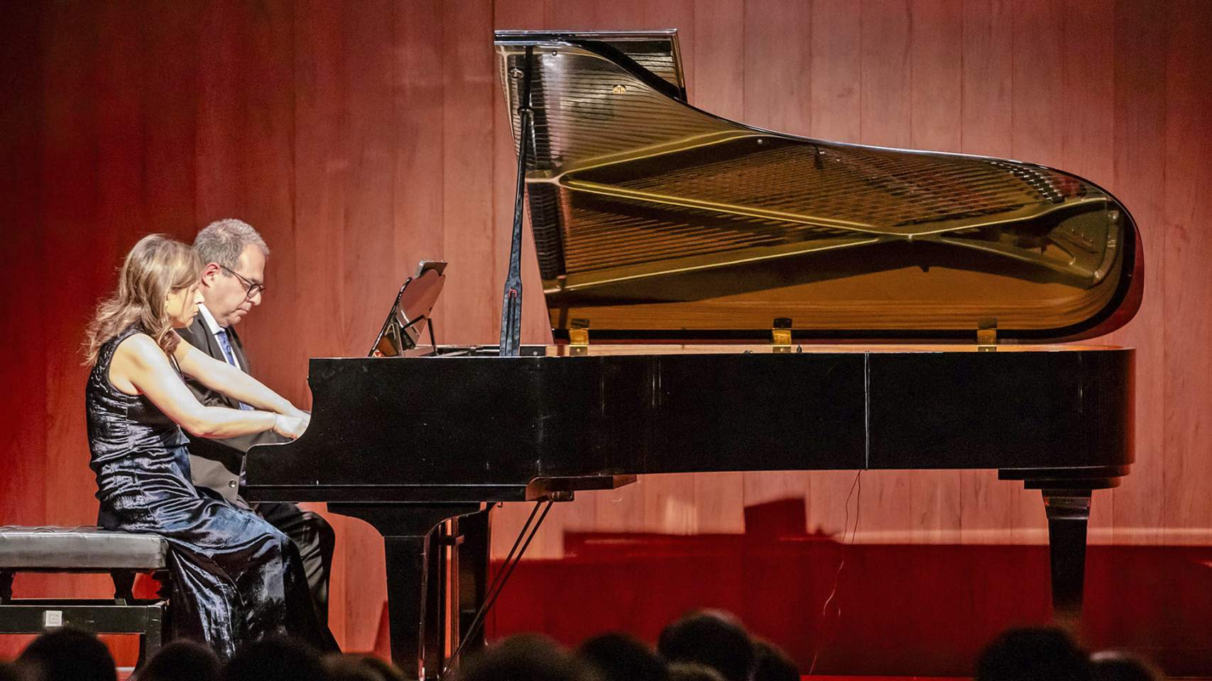 G&oacute;mez i Alborch al piano durant el concert