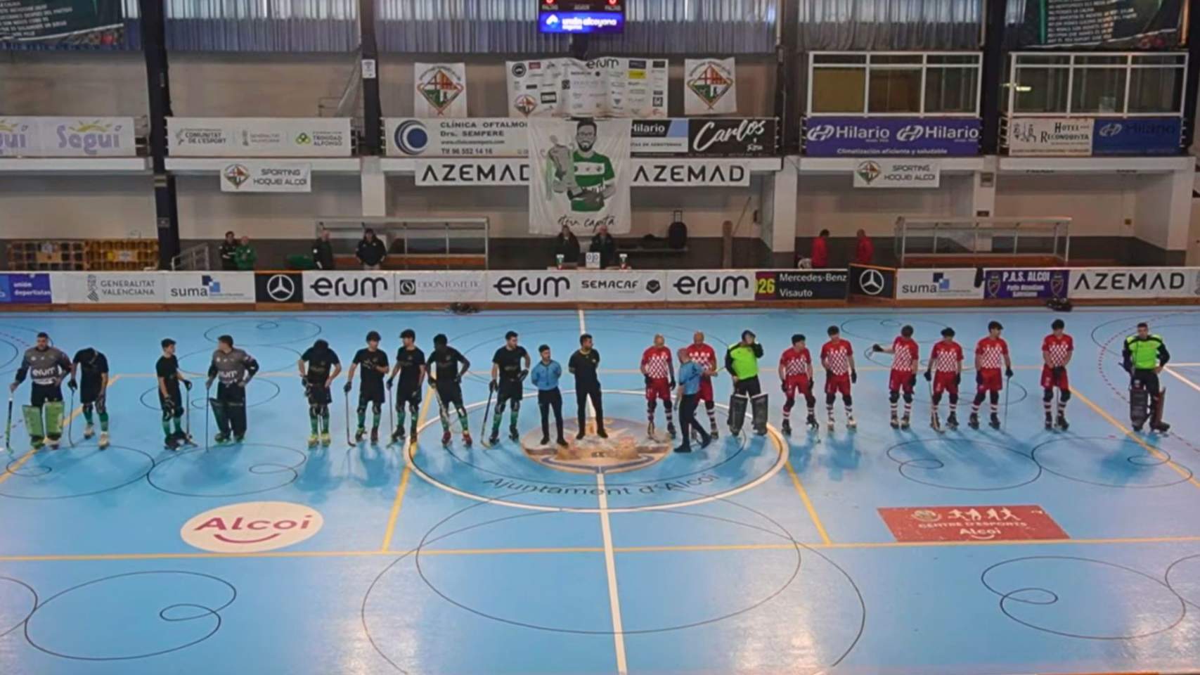 Els dos equips sobre el parquet del Miguel Sarasa