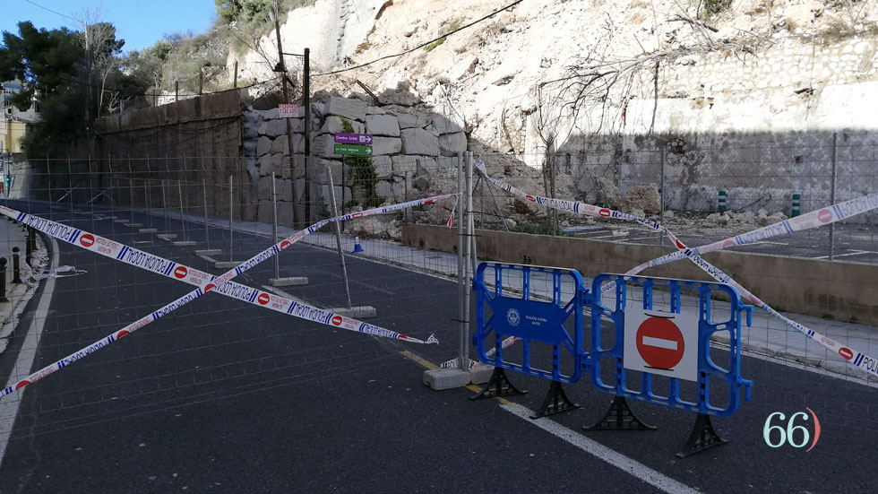Carriles cortados en la Beniata tras el derrumbe