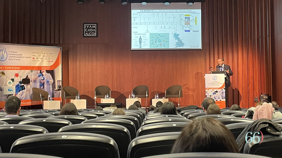 Conferència a la VI Trobada d'investigadors i investigadores de càncer // Foto: SBG