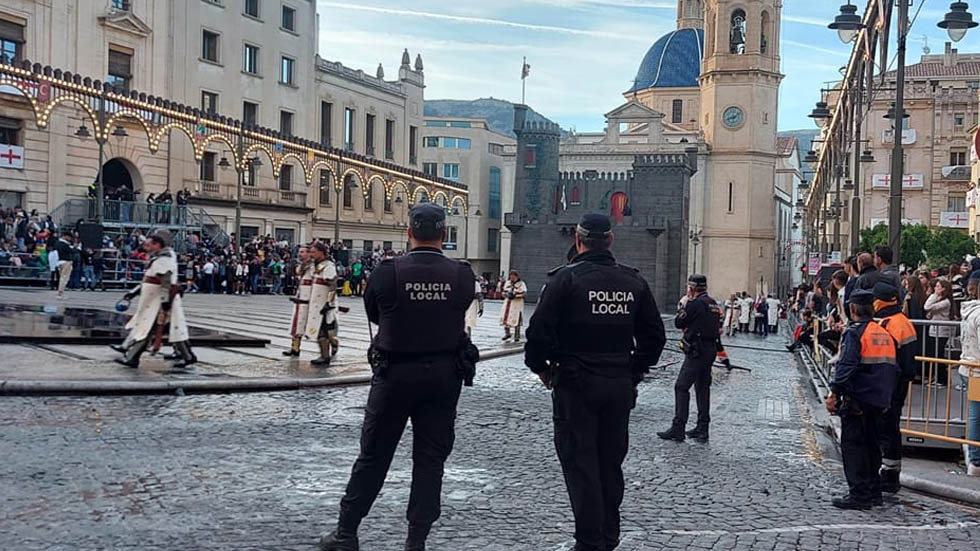 Policía local en fiestas de Moros y Cristianos de Alcoy