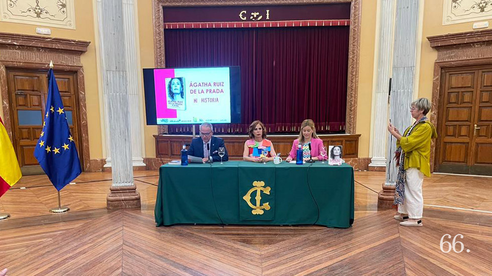 Presentaci&oacute; del llibre d'&Aacute;gatha Ruiz de la Prada / Foto: SBG